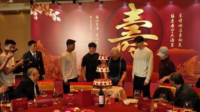 开云体育官方网站-足坛元老年维泗93岁生日,徐根宝携武磊等弟子为他庆生